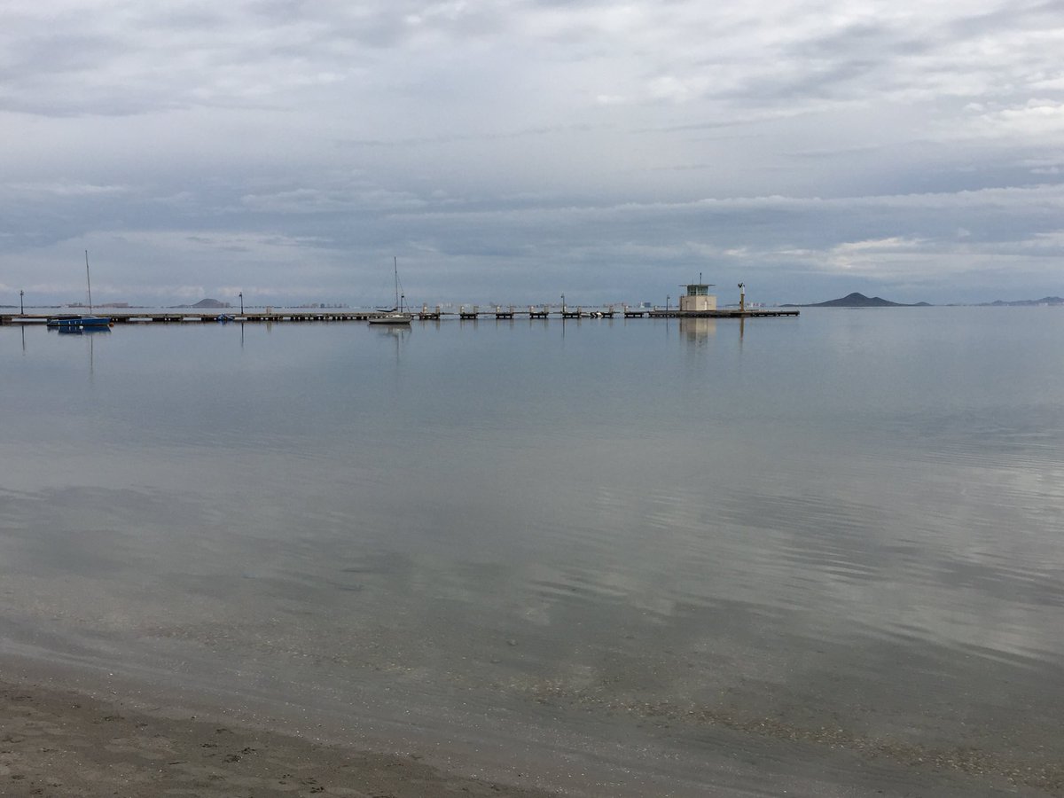 Now that’s what you call a calm see not a wave in sight,lovely afternoon walk followed by a glass of vino Tinto in the local beach  bar            Fantastico😎