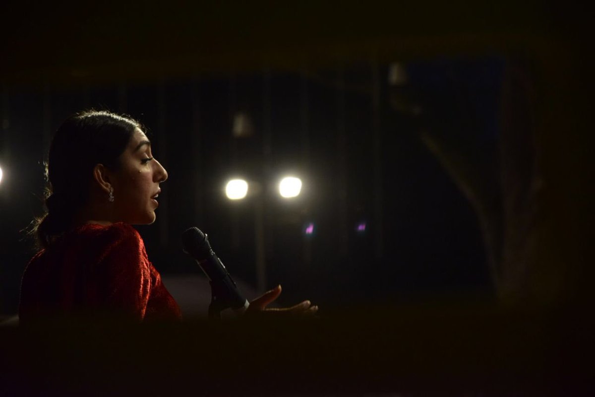 timeslitfestblr's tweet photo. @rupikaur_ mesmerising #Bangalore with her amazing poems at @timeslitfestblr presented by @ACTFibernet #TimesLitFestBlr #ACTTimesLitfest https://t.co/6QWcm8n4xc