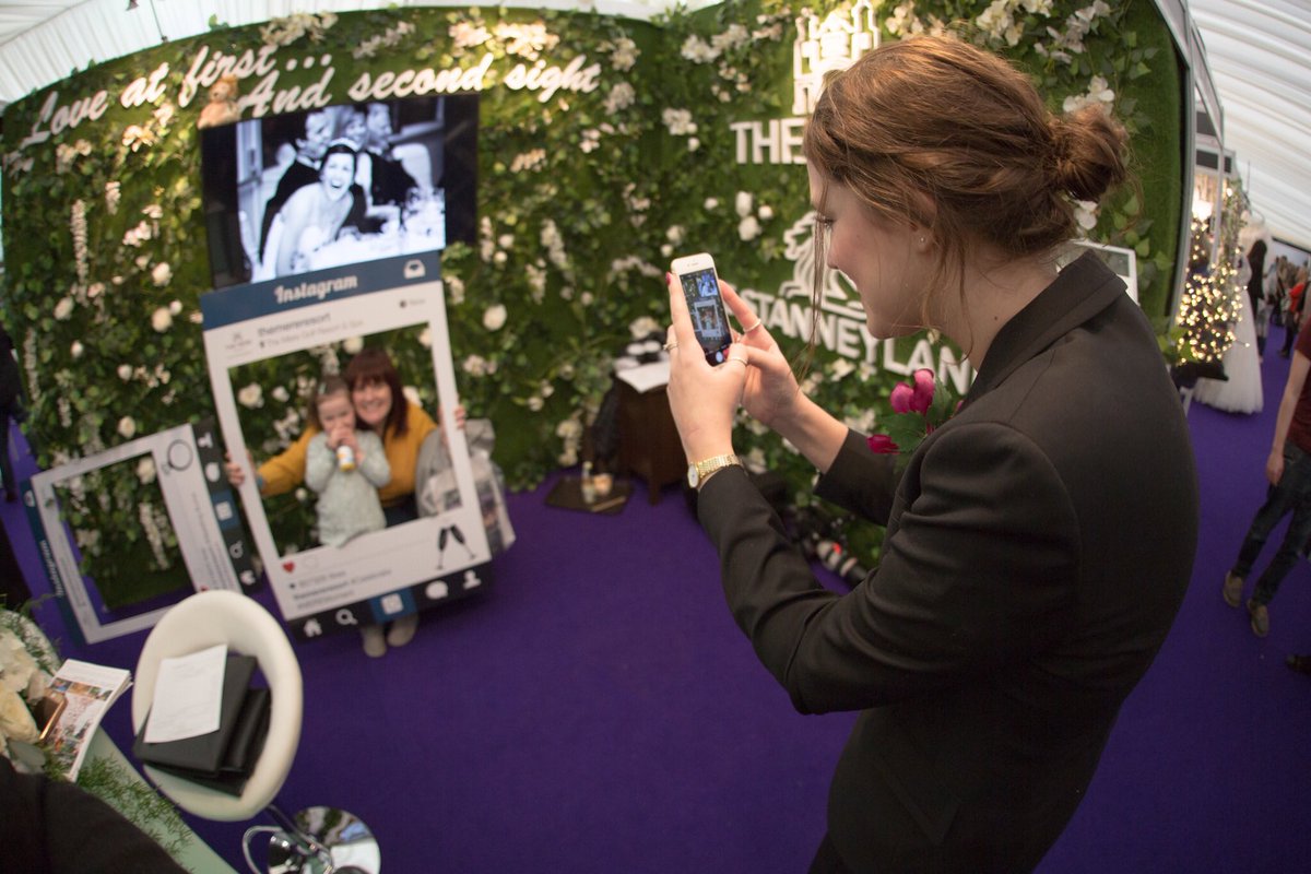 LifeatMere's tweet photo. Come and see our events team Kim &amp; Katie at Stand 220 who are at @tatton_park until 5pm! 👰🏻🤵🏻💍❤️ #weddings #knutsford #cheshire https://t.co/xbDf2pDRhQ