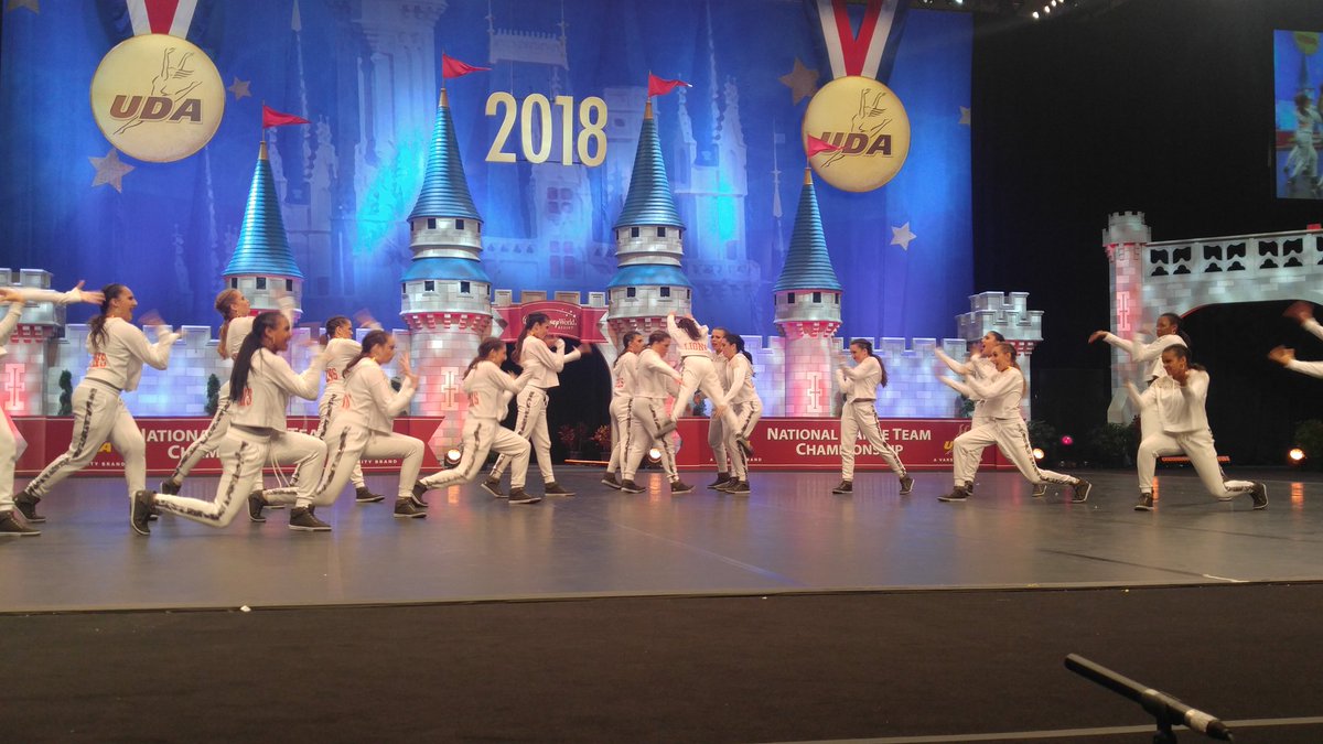 UDAnews's tweet photo. Oviedo High School kicking off Large Varsity Hip Hop Finals with eye catching visuals and great energy! https://t.co/cP2Mm1yVYl