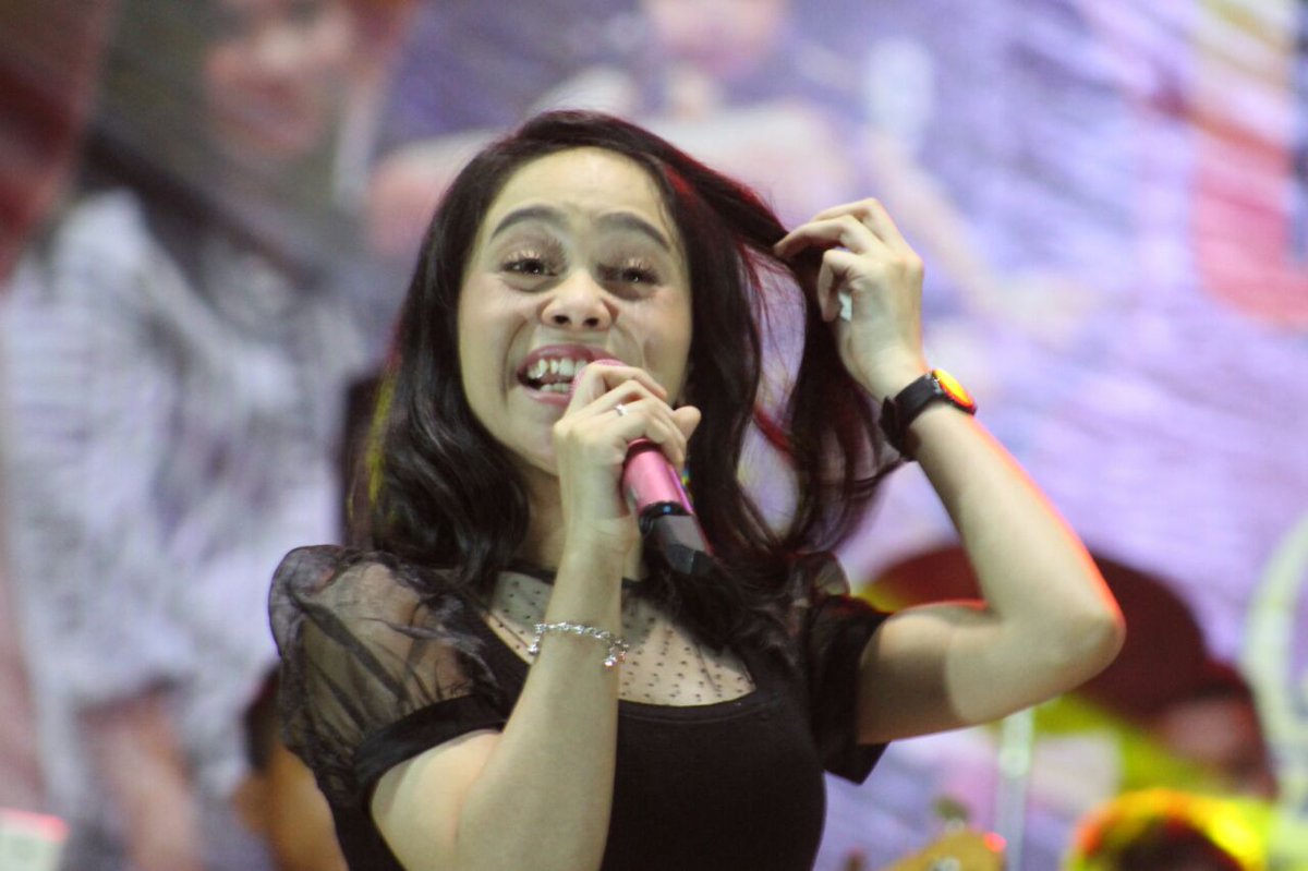 Semangat terus yah kita jadiin tti mlm ini
  #LestiPrincessofDangdut