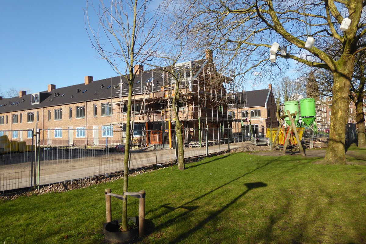 rienkkuiper's tweet photo. Leuk hoor. Toch benieuwd naar ratio nieuwe #rijtjeshuizen midden in de stad!? @amsterdamnl #bosenlommer #boloboost @boloboost @RonnieAmsterdam @JGadet https://t.co/cZGIMHWJ3z
