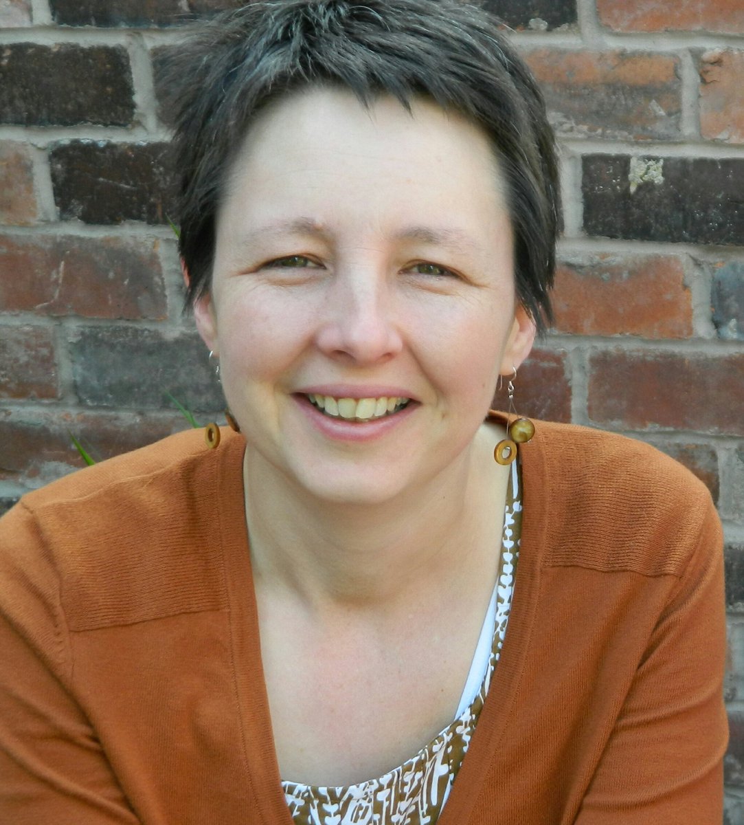 Rilthy's tweet image. It's #WorldCancerDay. I don't normally like sharing, but I thought I would today. My amazing wife died nine weeks ago, she had metastatic breast cancer. This is Jen.