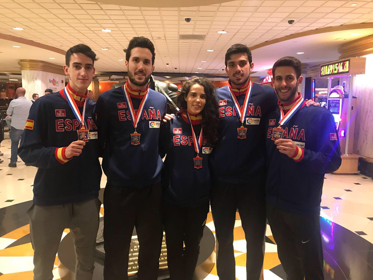Gran actuación de los chic@s de <a href="/TAEKWONDORFET/">R.F.E.T. Taekwondo</a>. Felicidades a Maikel y resto de entrenadores. @jtortosa97 <a href="/Danielrosgomez/">Daniel Ros</a>, Raul, Marta y <a href="/DQuesadaPodium/">Daniel Quesada</a>. <a href="/JPrezPodium/">Javier Perez</a> hay que darles alguna ventaja 😜