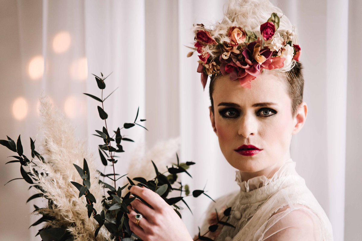 Pretty in Punk - #wedding inspo with a difference by @wayoutwedding and <a href="/oobaloos/">Oobaloos Photography</a> bit.ly/2ieIM16