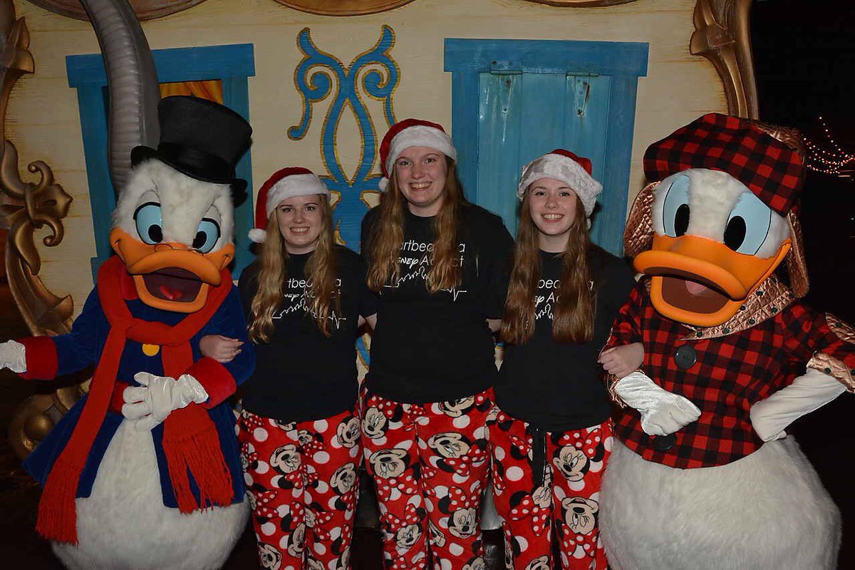 ourfab5's tweet photo. Join us this week as we attend Mickey’s Very Merry Christmas Party🎄 https://t.co/MRaqz86HAJ https://t.co/NJTQlNfZpG