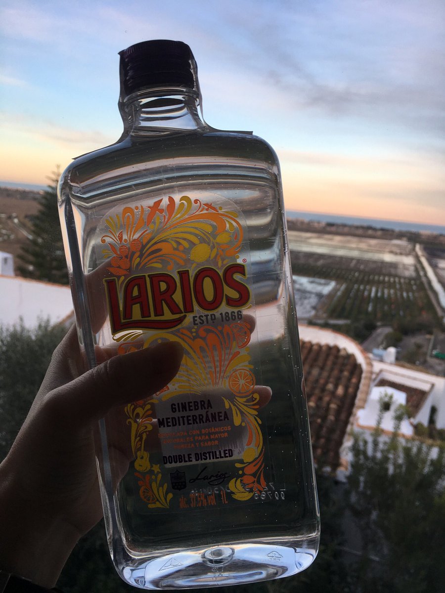 JuniperMusings's tweet photo. Ah Spain, where a 1L of London Dry will set you back a mere €9. I’ll drink to that 🇪🇸 #cheers #ginspired https://t.co/RXofESMN9O