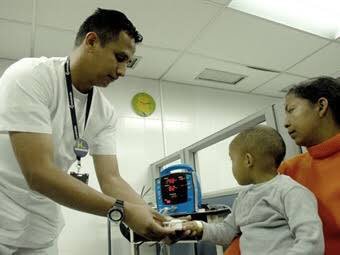 Propuesta  #6

Si un patrón paga un SEGURO DE GASTOS MÉDICOS MAYORES a sus empleados, deberá EXIMÍRSELE del pago de cuotas del IMSS, al tenerlos cubiertos.
Con la medida quitamos peso al IMSS y abaratamos costos al sector productivo.