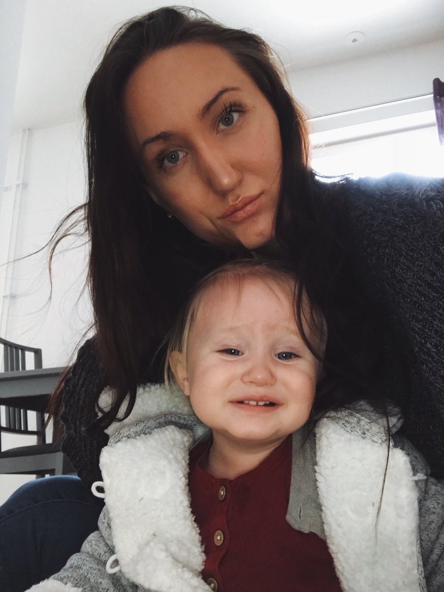 corneliaeva's tweet photo. Kul när man ÄNTLIGEN får till en bra bild på sig själv och Selma ba: asså nej morsan är trött på dina jävla bilder nu 🙃 https://t.co/PE4QV5yS9s