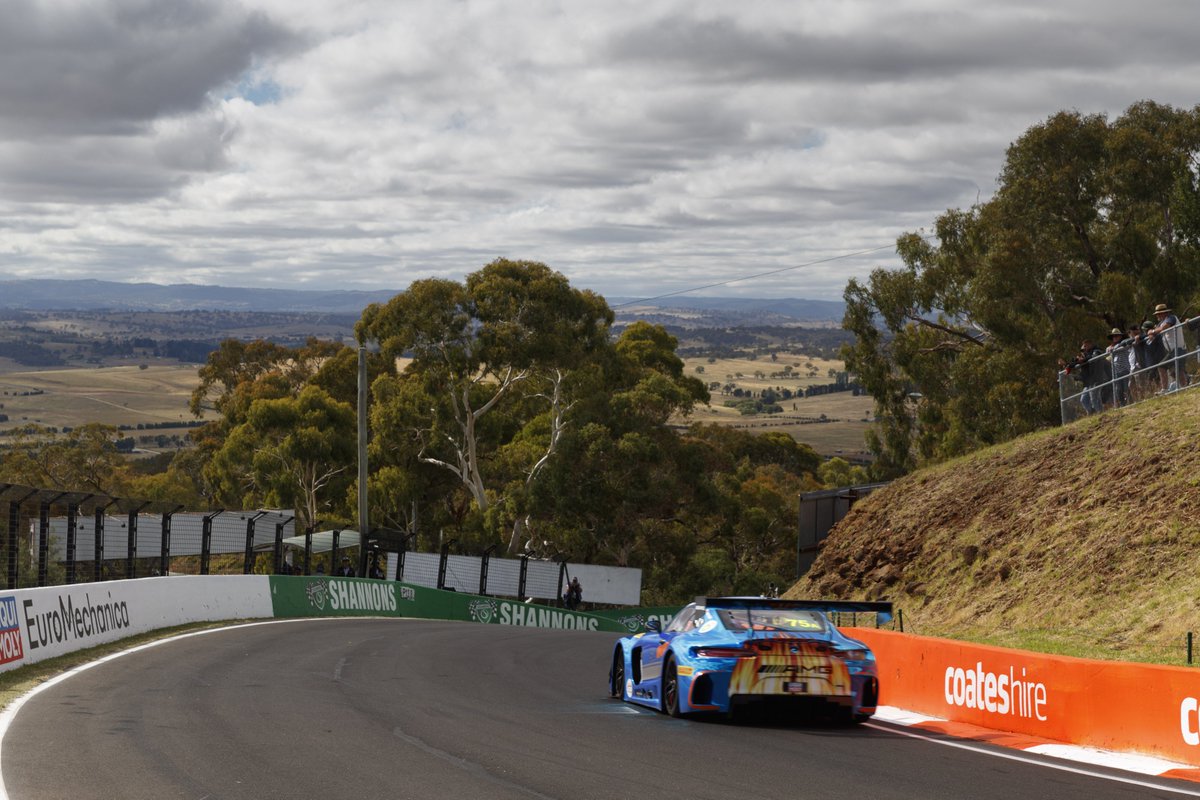 GTendurance_'s tweet photo. #B12hr in 4min -> https://t.co/hWwrMajFUw - inkl. #Video #Highlights π
Ein #Rennen wie kein Anderes & ein Ende wie noch nie!
#Bathurst12Hr hat eben seine ganz eignen Regeln.
π· by @audisport @MercedesAMG @PorscheRaces
#DontKissTheWall #GTEndurance #IntGC #Motorsport #GT3 https://t.co/uBrD9RafRK