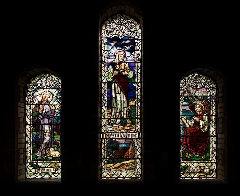 stainedglassmus's tweet photo. This month is @LGBTHM &amp; we’ll be celebrating the links btw the LGBTQ+ &amp; #StainedGlass communities! This 1906 window by Mary Lowndes from St.Anne’s in Saunton, Dorset was listed in @HistoricEngland’s #PrideInPlaces project https://t.co/oGWsAn4u0T 🏳️‍🌈 https://t.co/6vvnPe3gg3