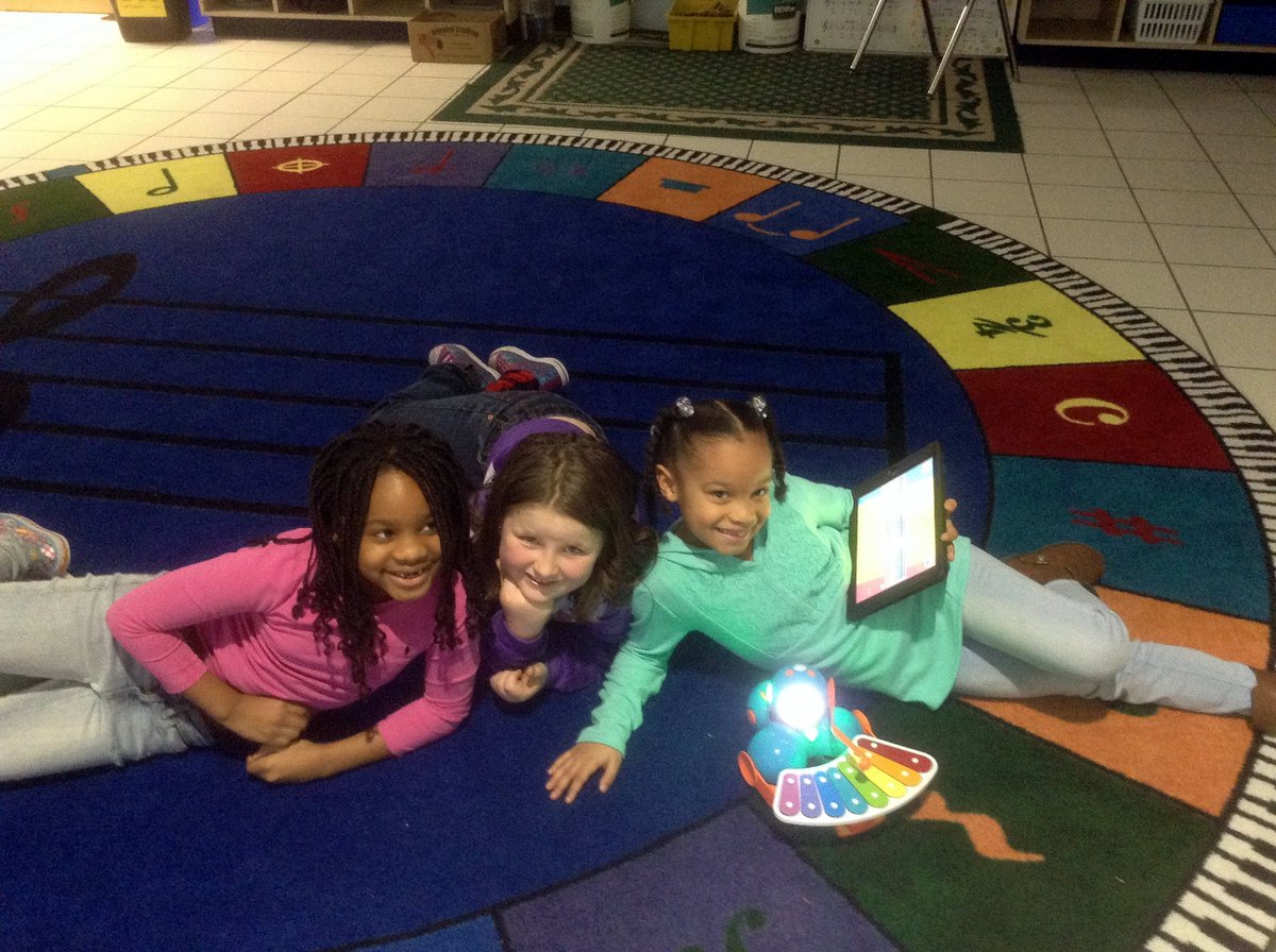 Newtown_E's tweet photo. Newtown Students from Ms. Barkley's class Imani Daniels, Madella Kehoe and Seniyah Jones make some music with Dash and his Xylophone during music with Mrs. @janametz3 .. #vbits #youmatternes #vbanchor @VBTitleI @BeachSupe #vbschools https://t.co/3IQgJUF8LF