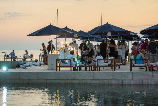 Ah, ta divna istarska vina. Teško je ne voljeti Istru 💙
facebook.com/najboljaistars…

#Vino #DamjanićVina #Degustacija #RegijaVina #IstarskaVina #Grožđe #Aroma #Berba #VinskiPodrumi #VolimVino #IstarskiSupermarketi