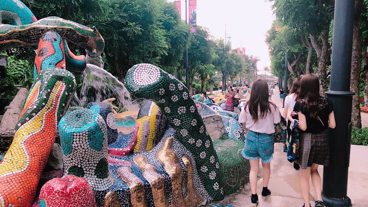 715chiiii's tweet photo. シンガポール🇸🇬(インスタでも何回も投稿したけどこっちでも)卒業旅行が終わってしまった悲しみ😢この前まで半袖着とったのが信じられない🌞写真から伝わる夏感🌞 https://t.co/xdVnIjCKt2