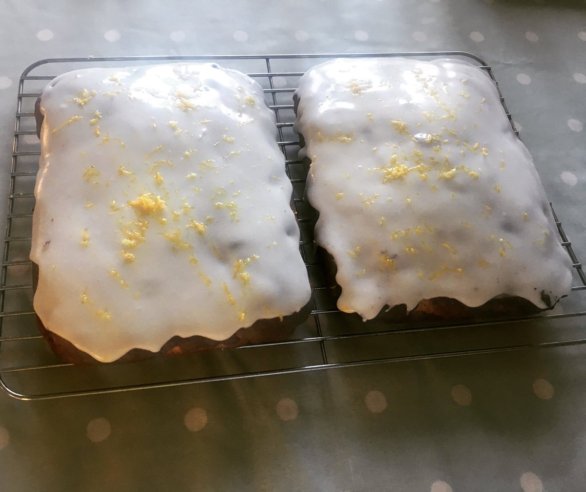 Jeannetheteach's tweet photo. 6 Nations, lemon traybake & roaring fire ๐ฅ. Come on England ๐ด๓ ง๓ ข๓ ฅ๓ ฎ๓ ง๓ ฟ!!! #6Nations2018 #England #cakeand rugby #sunday https://t.co/r1ExcdvycM