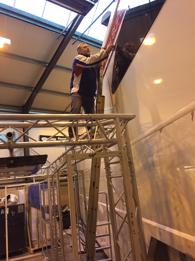 LeeHardyRacing's tweet photo. @motherhubbarduk working hard removing 2017 graphics, can't wait to see new design @TommyHillPromo @graphixbank @OfficialBSB https://t.co/y2h3IOU43I