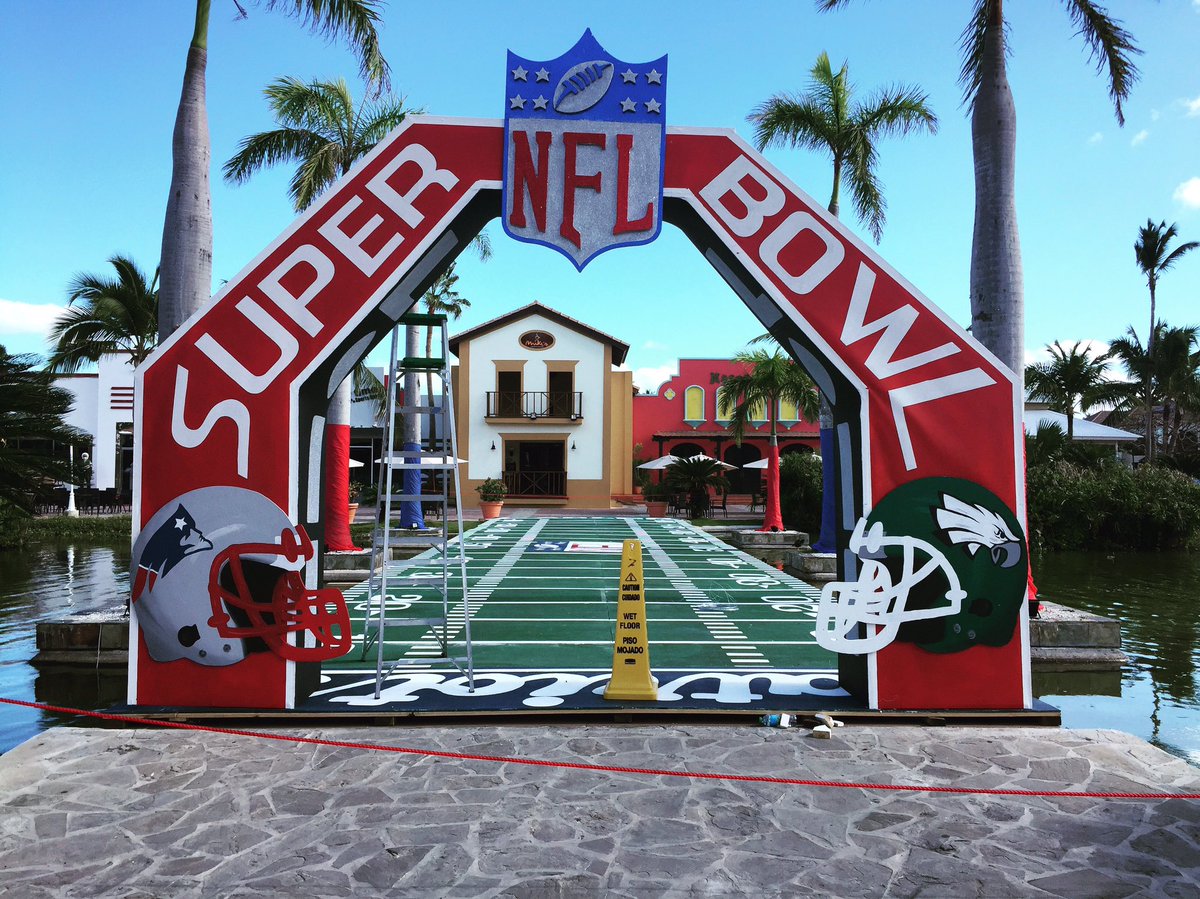_jessicafraser's tweet image. Setting up for the #SuperBowl2018 here in #DominicanRepublic #PuntaCana 🏉🏉 #Patriots #Eagles