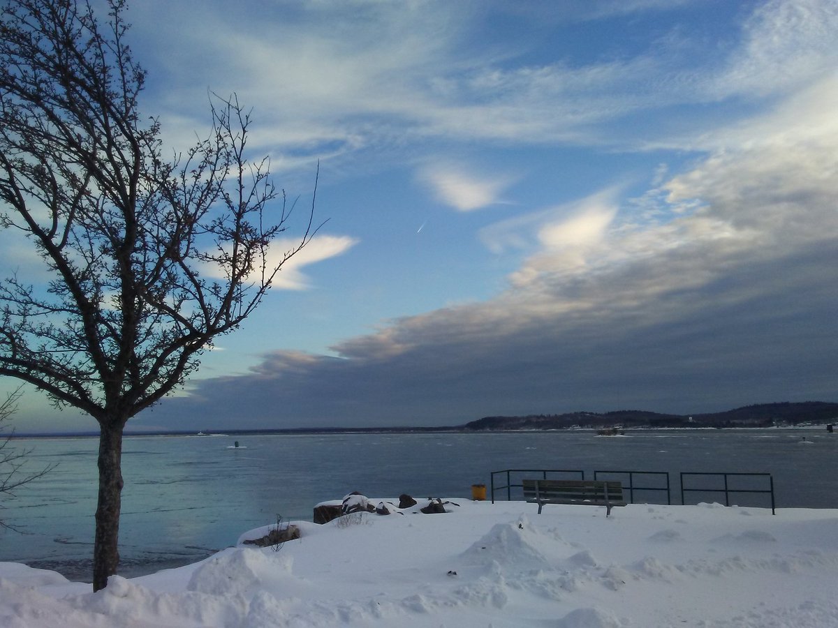 NewellStevi's tweet photo. Beautiful views in Marquette! #PureMichigan #nothingbetter #GreatLakes #winter https://t.co/e2qQhn4g0k