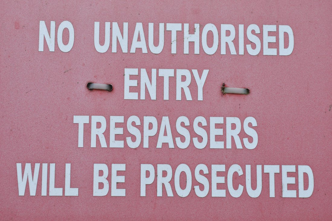 Asylumarchive's tweet photo. I think this photo from Ard Eadrad Apt's DP in Mulhuddart sums up all my efforts to document privatised DP 'closer' or to have an access to the property. The management from some of the Centres have even called Garda when I was taking the photos from the side of the road. https://t.co/tB5MmYR6HB