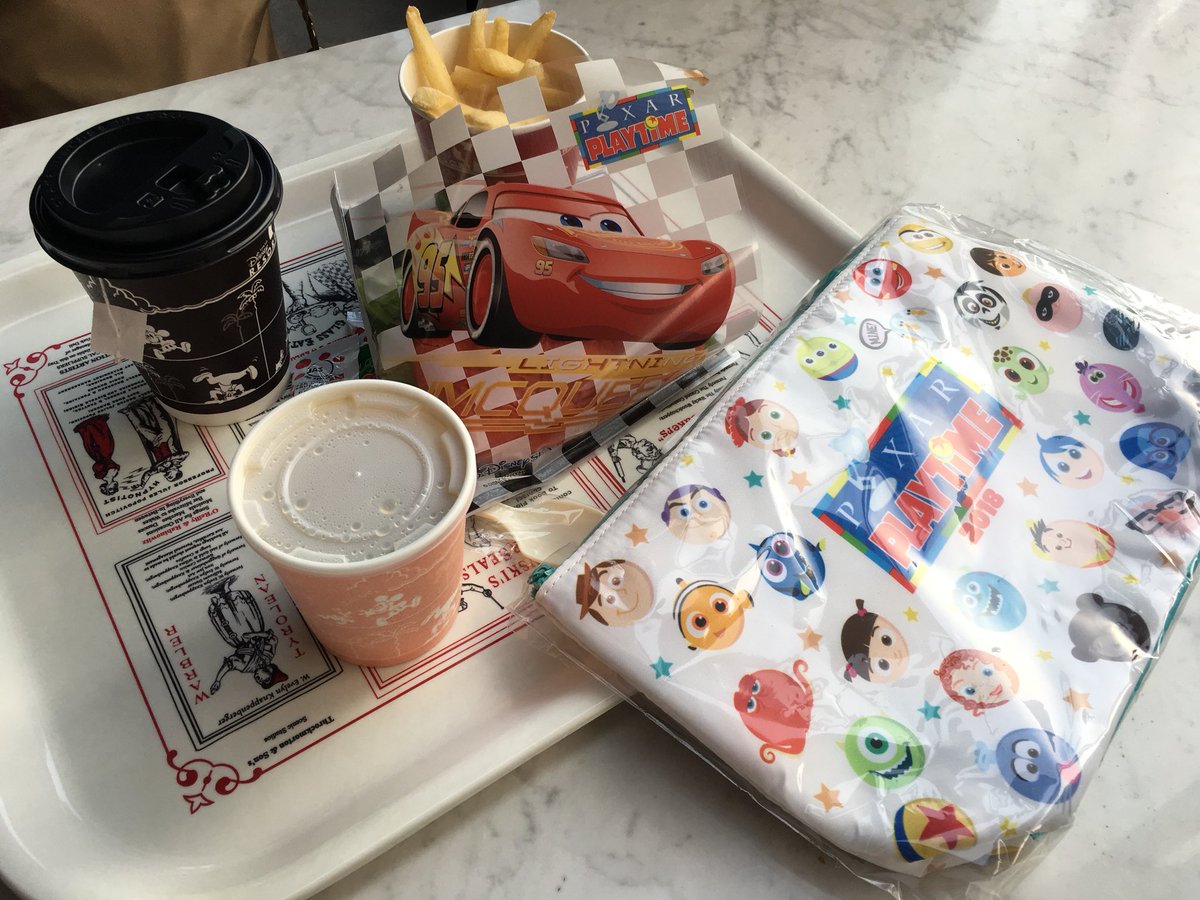 O_ai_R's tweet photo. 今日、ディズニー行ってきたのだけど、見事にカーズだらけww
ゲームはちゃんとストームさんのタイヤ交換してきました(￣^￣)ゞ https://t.co/k1PDha8Ckr