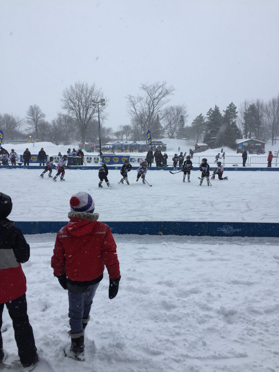 elianerouben's tweet image. Snowy hockey #coupebestbuy