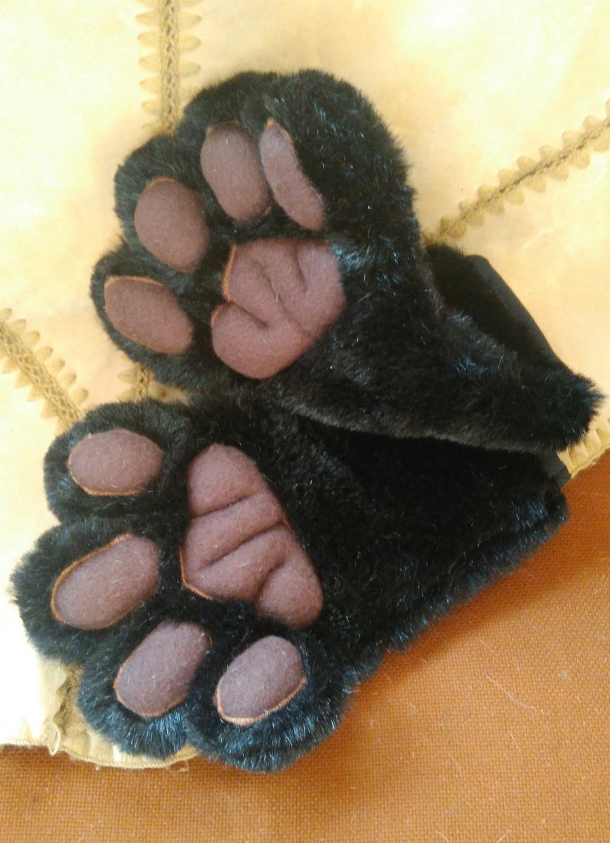 DynamiCatStudio's tweet photo. Panda puffy paws! πΌ
Made for @panda_paco
#dualcatsstudio #dynamicats #handpaws #pawpads #fursuit #panda #puffy #costume https://t.co/iTtbpG400h