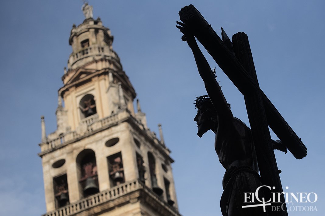 FOTOGALERÍA | Sobrio júbilo en San Pablo. Traslado extraordinario de la Expiración a la Mezquita Catedral cordopolis.es/2018/02/04/la-…