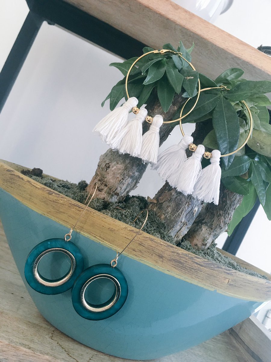 ngcotto's tweet photo. Holaaaa! Hago aretes bellos como estos, pueden seguirme en instagram: pomponhm. RT para poder llegar a más personas y expandir mi pequeño negocio. #ApoyaLoLocal 🌸 https://t.co/lWtj8P22IG