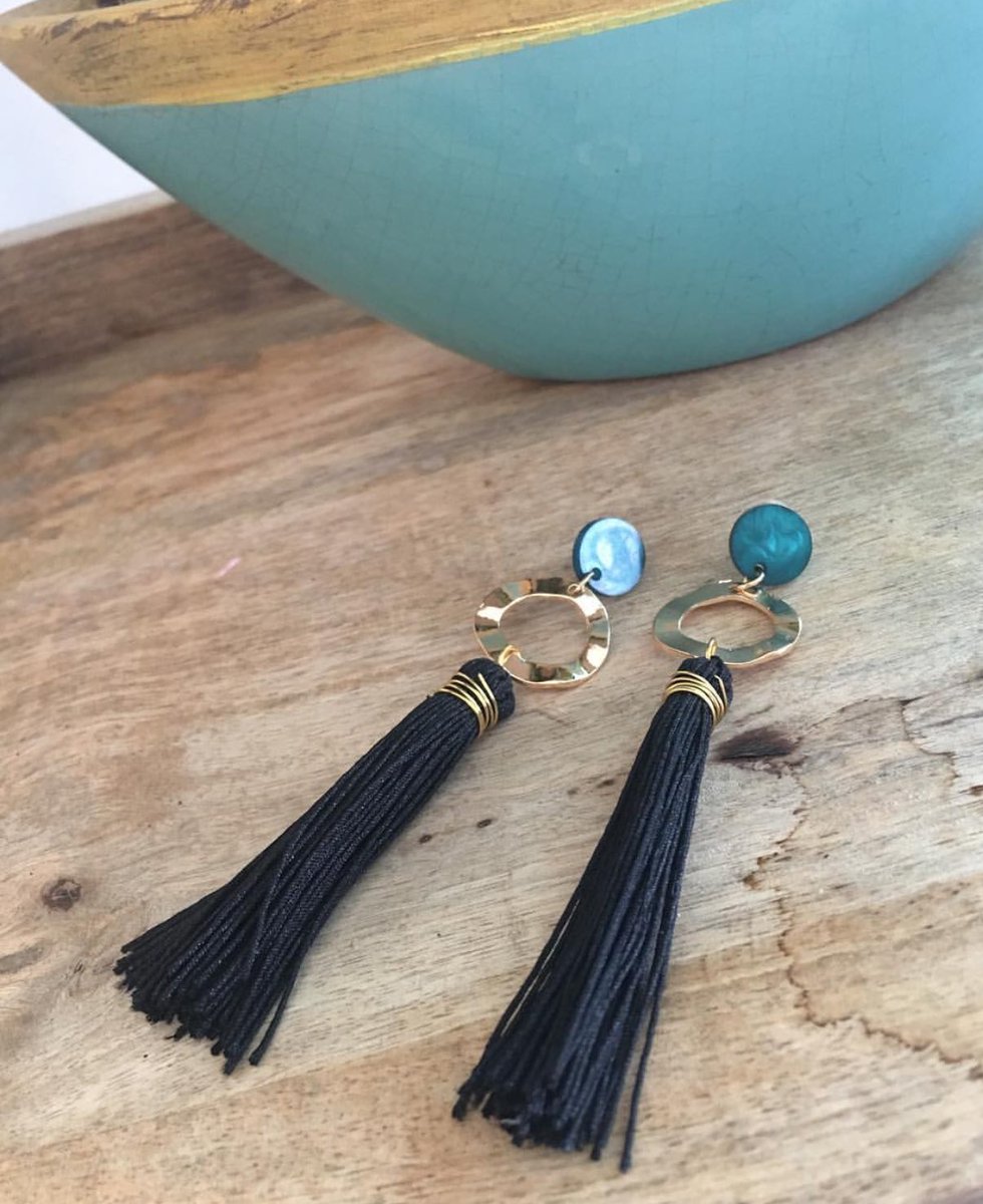 ngcotto's tweet photo. Holaaaa! Hago aretes bellos como estos, pueden seguirme en instagram: pomponhm. RT para poder llegar a más personas y expandir mi pequeño negocio. #ApoyaLoLocal 🌸 https://t.co/lWtj8P22IG