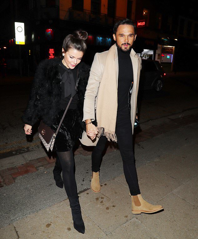 Bhavna_faye's tweet image. PHOTOS | @Faye_Brookes and @Gareth_Gates out together on Friday night for a date night 💞. (Mail)