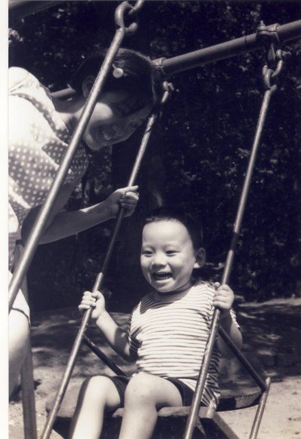 Jaycegoh's tweet photo. Kwan Mama was a classmate of Tsem Rinpoche's mother, who had explicitly asked her to watch over the young boy. She didn't know Tsem Rinpoche was her classmate's son but only found this out in 1997.
➡️ Follow @tsemtulku
#TsemRinpoche
#ThePromise
#China https://t.co/T68SSOGWG1