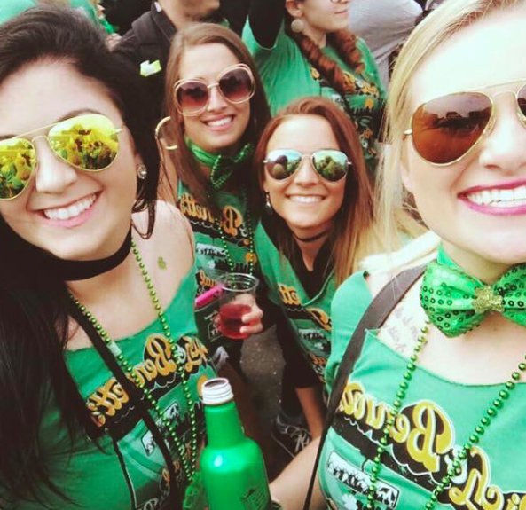 RichandBennett's tweet photo. Hanging with your squad today for #SundayFunday?! Invite them to the WORLDS LARGEST pub crawl and lock in your St. Patrick's Day plans! This year, March 17th in the Queen City! #Squad #18thAnnual #RichandBennett #RBSTPATS https://t.co/zwvtvJX7wg