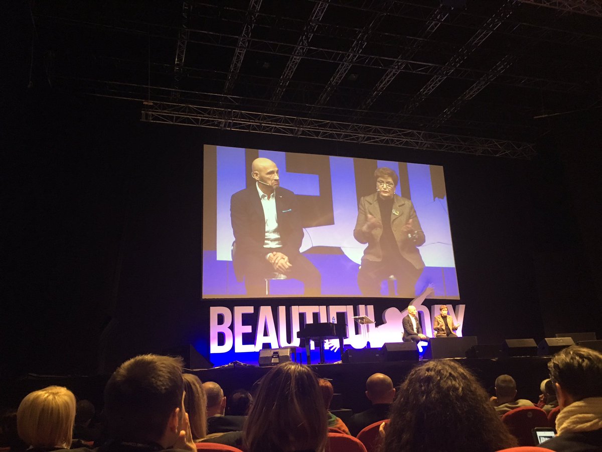 mauberti's tweet photo. "Gli artisti nel loro sogno si vedono sempre magri" @maramaionchi #ekisbday https://t.co/APZgrLLoUT
