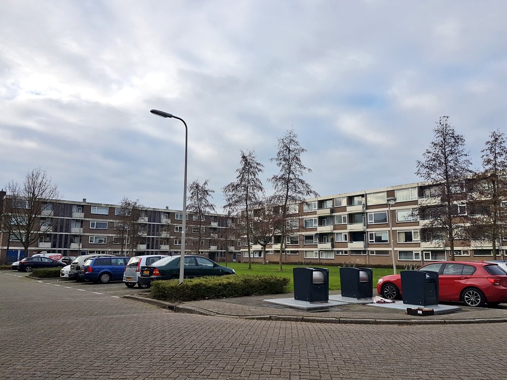 WA_HIA2's tweet photo. kijk in mijn nieuwe wijk heb ik wel weer een aantal flats! #vertrouwd #halfhoog #Flora https://t.co/CVZT85cbzv