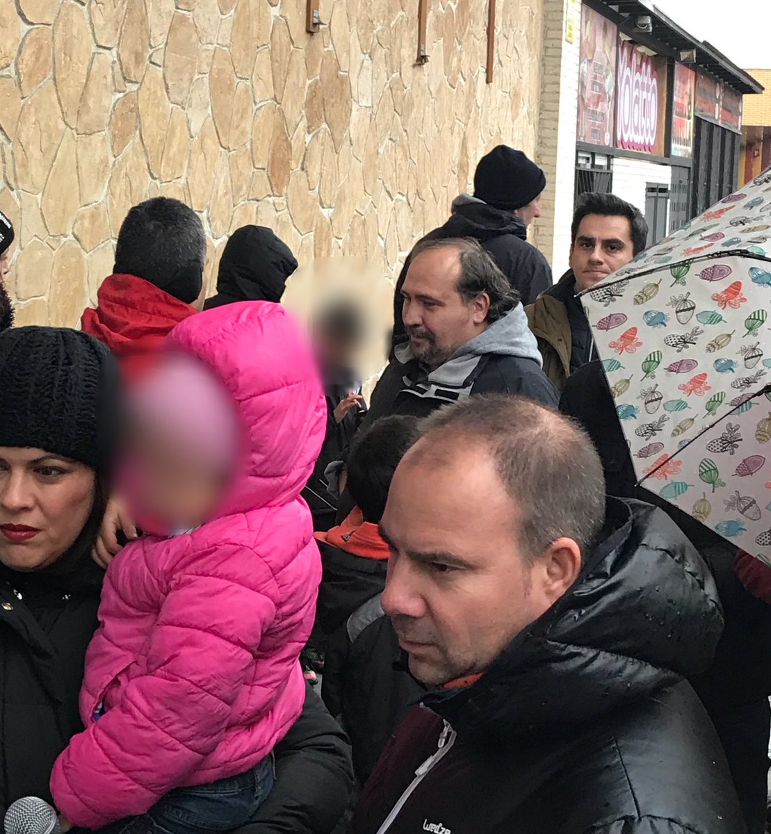 PSOEvillaverde's tweet photo. Hoy hemos acompañado a los vecinos/as del barrio de Butarque en la concentración para la construcción del centro de salud. #CentrodeSaludYa #Sanidad #Avib https://t.co/8QxwNGwSFg