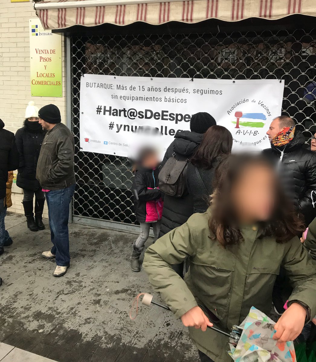 PSOEvillaverde's tweet photo. Hoy hemos acompañado a los vecinos/as del barrio de Butarque en la concentración para la construcción del centro de salud. #CentrodeSaludYa #Sanidad #Avib https://t.co/8QxwNGwSFg