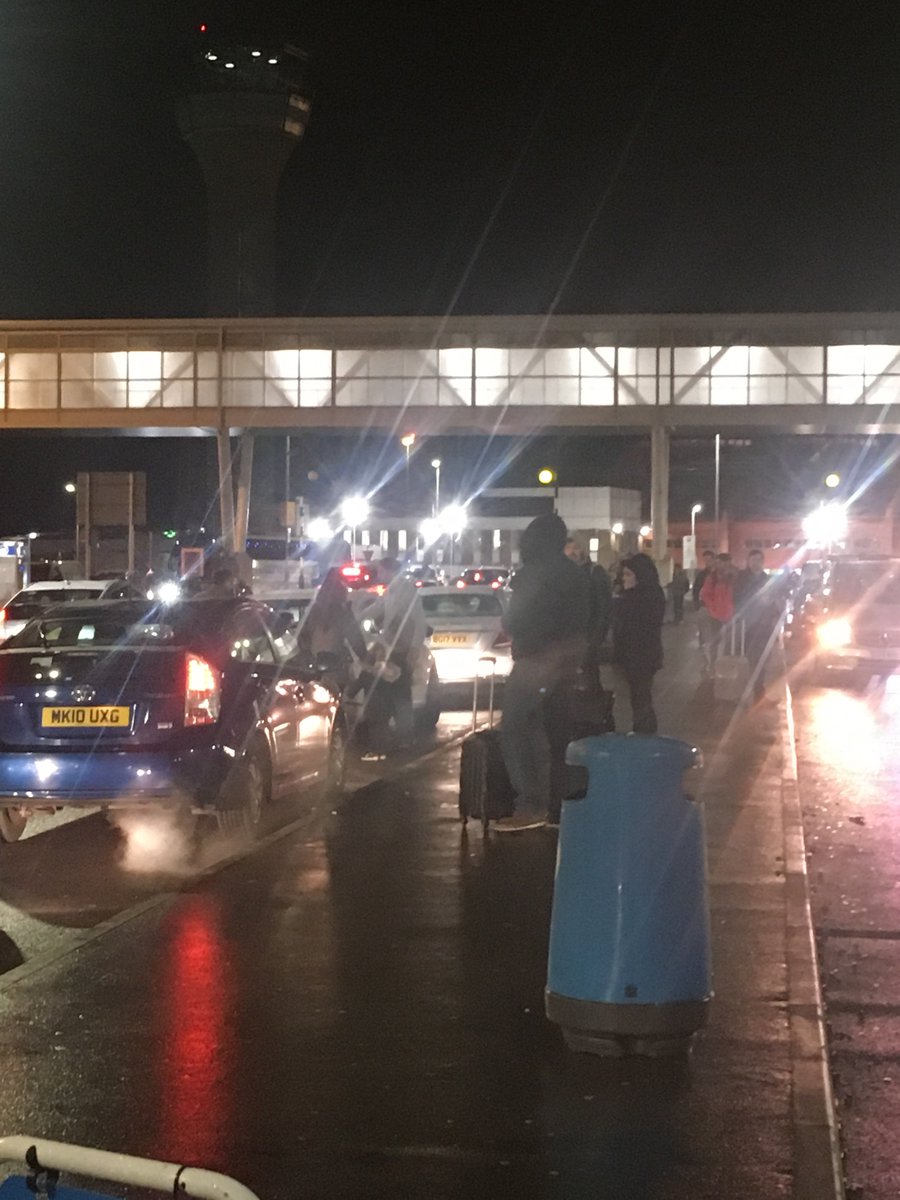 kathrynlwright's tweet photo. @LDNLutonAirport nice to see the new drop off design working #saidnooneever https://t.co/ymx4R7WEwO