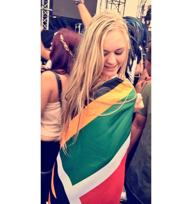 rachie_rachel's tweet photo. #UltraSAMoment 🇿🇦❤️ one of my favourite moments was proudly waving our South African flag in the year while I got to dance to my all time fav - David Guetta in 2017    @UltraSA please take me back to hear other amazing artists 🙏🏻✨🎉🎶 https://t.co/VJVSYFbtOy