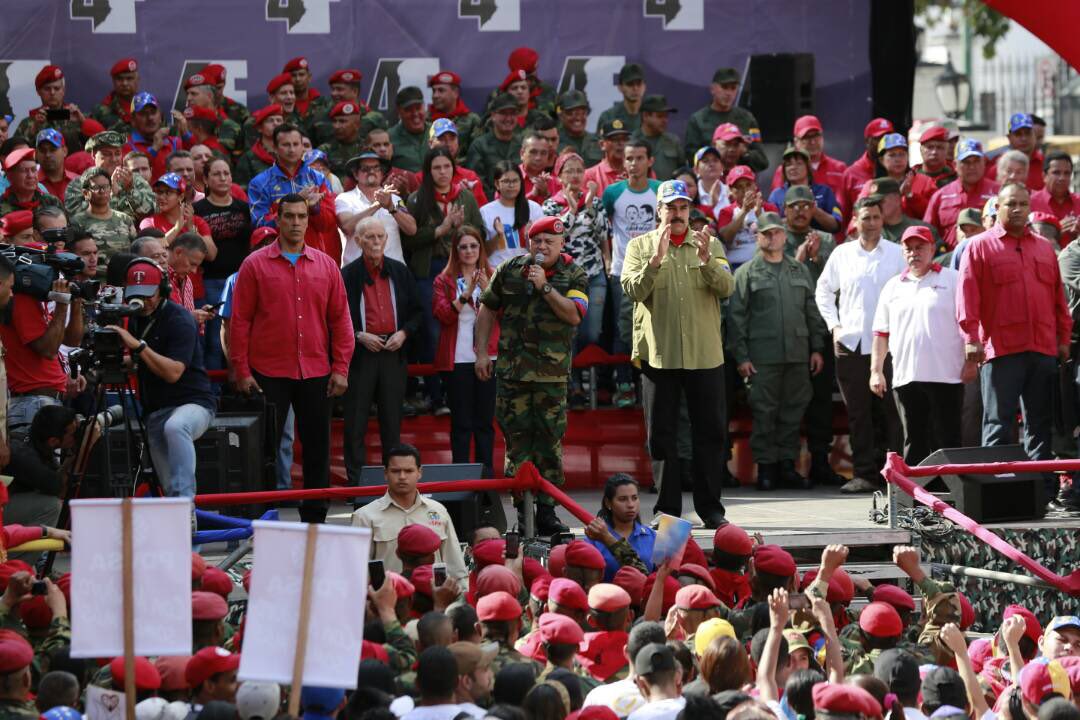 RMarcoTorres's tweet photo. #4Feb el pueblo de Bolívar no se arrodilla ante ningún imperio; con nuestro presidente @NicolasMaduro al frente seguimos el camino glorioso de nuestro Gigante Chávez ¡Somos soldados de la Patria! #4FRebeliónDeFuturo https://t.co/0rC1S7TXMX