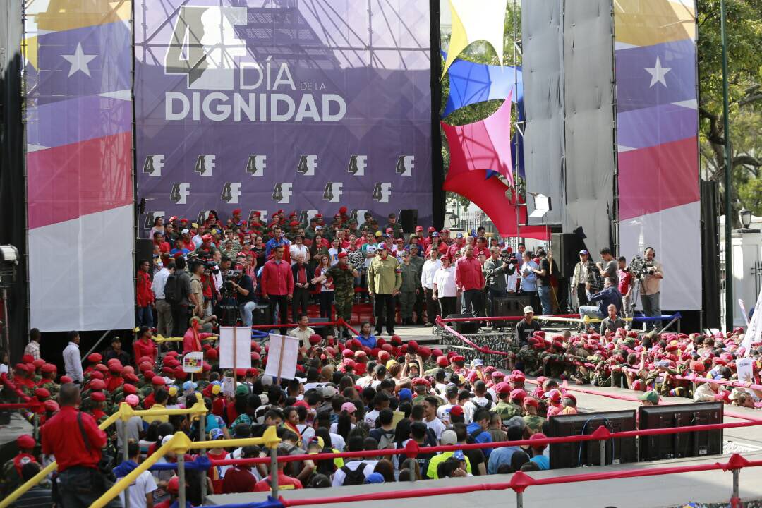 RMarcoTorres's tweet photo. #4Feb el pueblo de Bolívar no se arrodilla ante ningún imperio; con nuestro presidente @NicolasMaduro al frente seguimos el camino glorioso de nuestro Gigante Chávez ¡Somos soldados de la Patria! #4FRebeliónDeFuturo https://t.co/0rC1S7TXMX