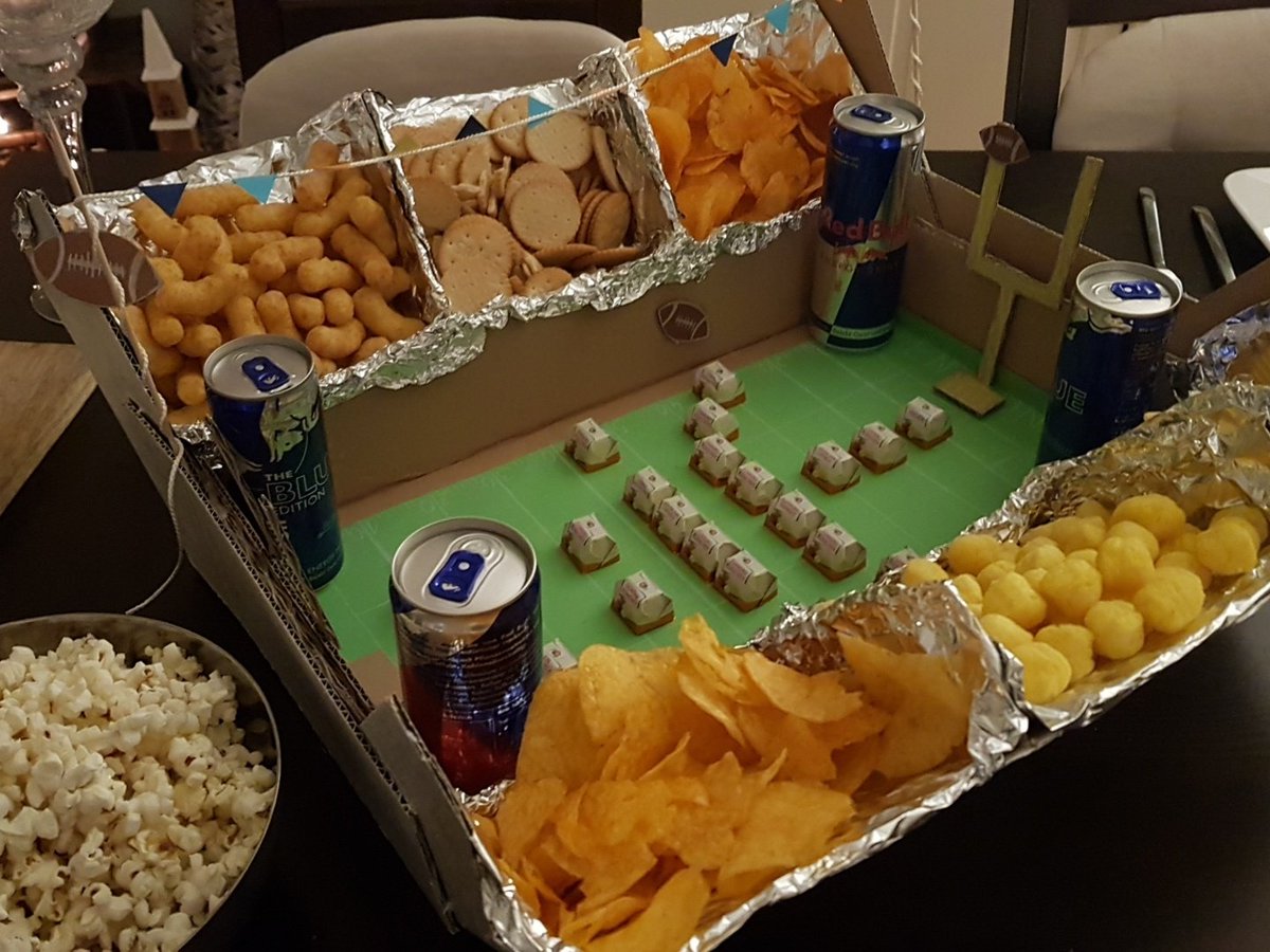 AnnePunkt's tweet photo. Vorbereitungen für den #SuperBowl laufen. #SnackStadium ✌🏈 #ranNFL #ranSB52 #FlyEaglesFly https://t.co/i8oeF1lAsM