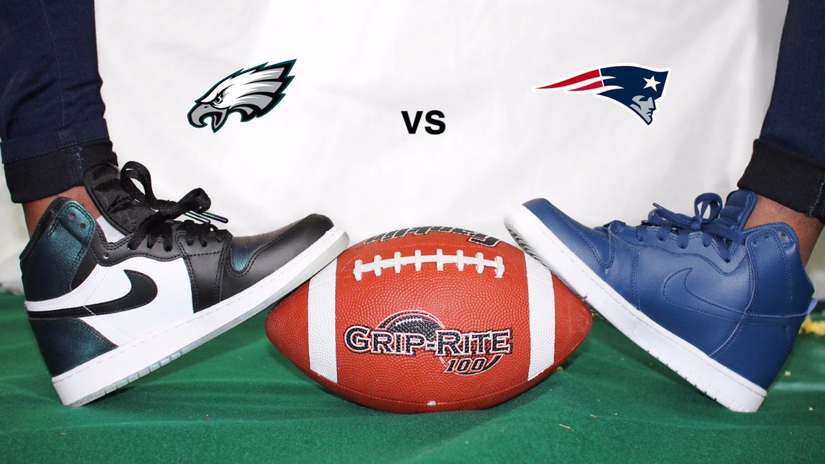 she_lace's tweet photo. #SuperBowlLII 4 quarters, 60 minutes... 1 champion.
Will the @Eagles soar, or will the @Patriots defend The #VinceLombardi 🏆?

Wings, pizza, chips, candy, dips, popcorn...blue or green... and a whole bunch of noise. We hope you're prepared! https://t.co/xRMglsxYC5