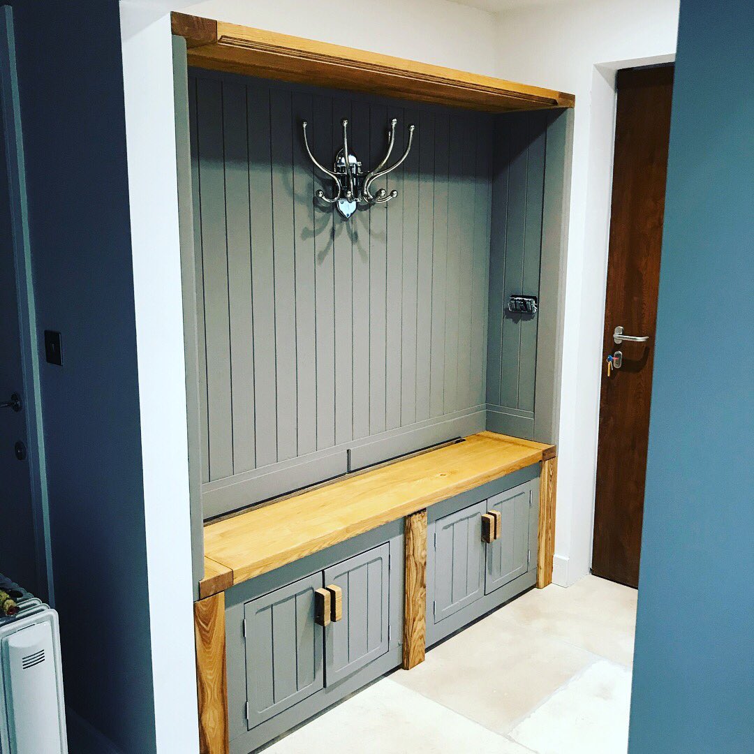 TEDLAMPUK's tweet photo. Amazing what you can do with an old oak dining table and a bit of imagination #upcycling https://t.co/jHWnBWoc6O