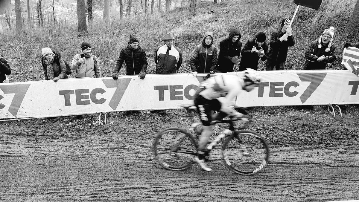 SammyNeyrinck's tweet photo. Wat.Was.Dat.#OneManShow
#OneWoutShow #HetIsStilAanDeOverkant #HetIsStilInNederland #UCICXWC #Zolder2016 #Bieles2017 #Valkenburg2018 https://t.co/G1iiueOsUO