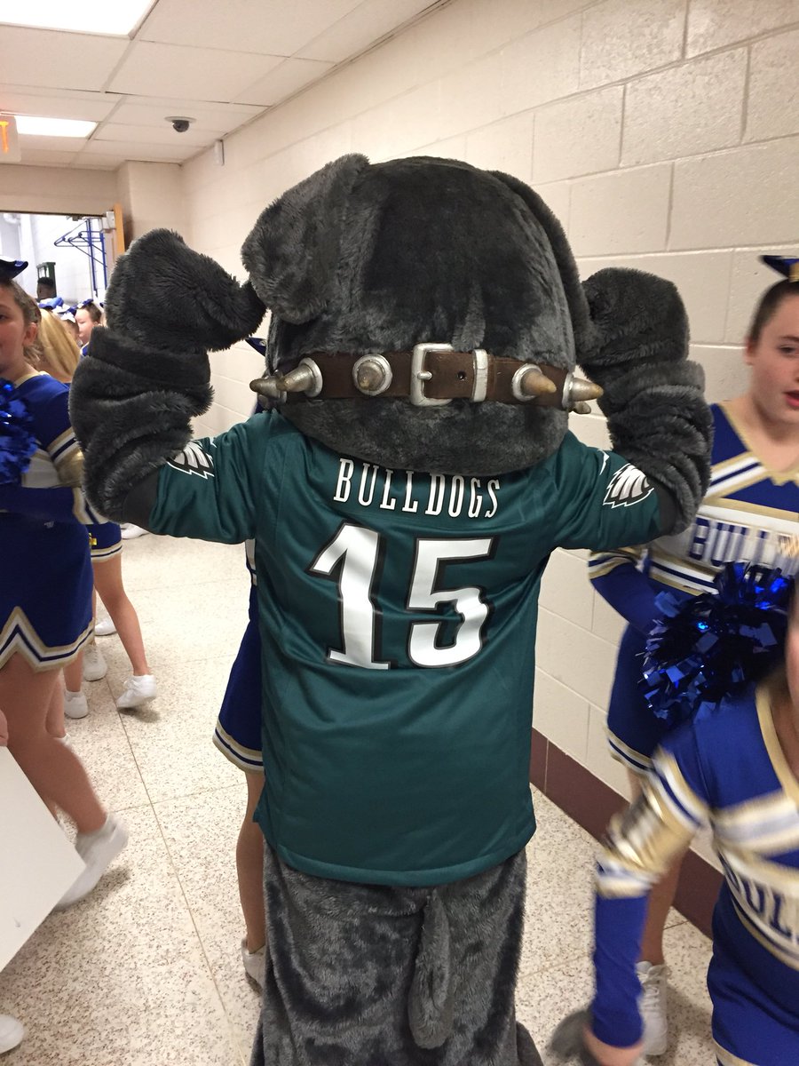 PT0210's tweet photo. BYC Cheer 🐾 and the Phila Eagles  🦅 - injury and illness can’t keep these underdogs from flying high. @CCEliteComps #ccecomps #FlyEaglesFly https://t.co/L4B3c1ubJr