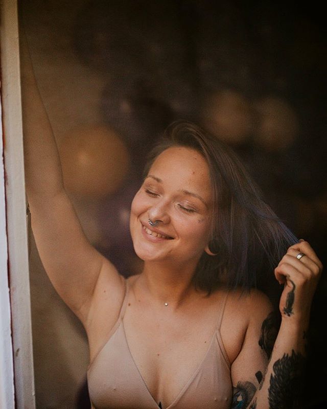 movingthecocos's tweet photo. Happy people.
.
.
.
#movingthecocos #tattoo #tattoedgirl  #portraitphotography #PortraitPage #lifestyle #lifestylephotographer  #portrait #happy #canon #photovogue #photographylife #photooftheday https://t.co/86S26fSAYi
