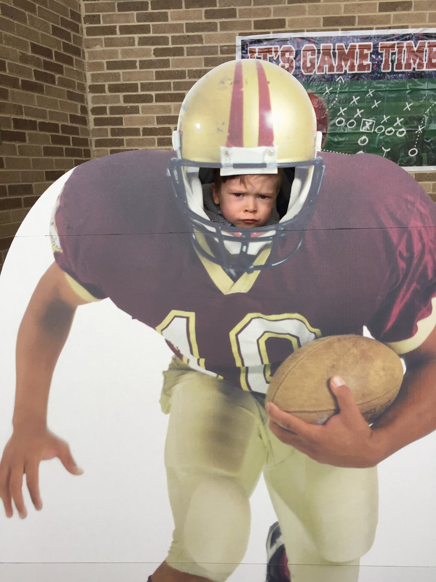 AshleyUdy's tweet photo. Game-day, game-face! #familygreatly #kraftentry https://t.co/Fyoye6hKPv