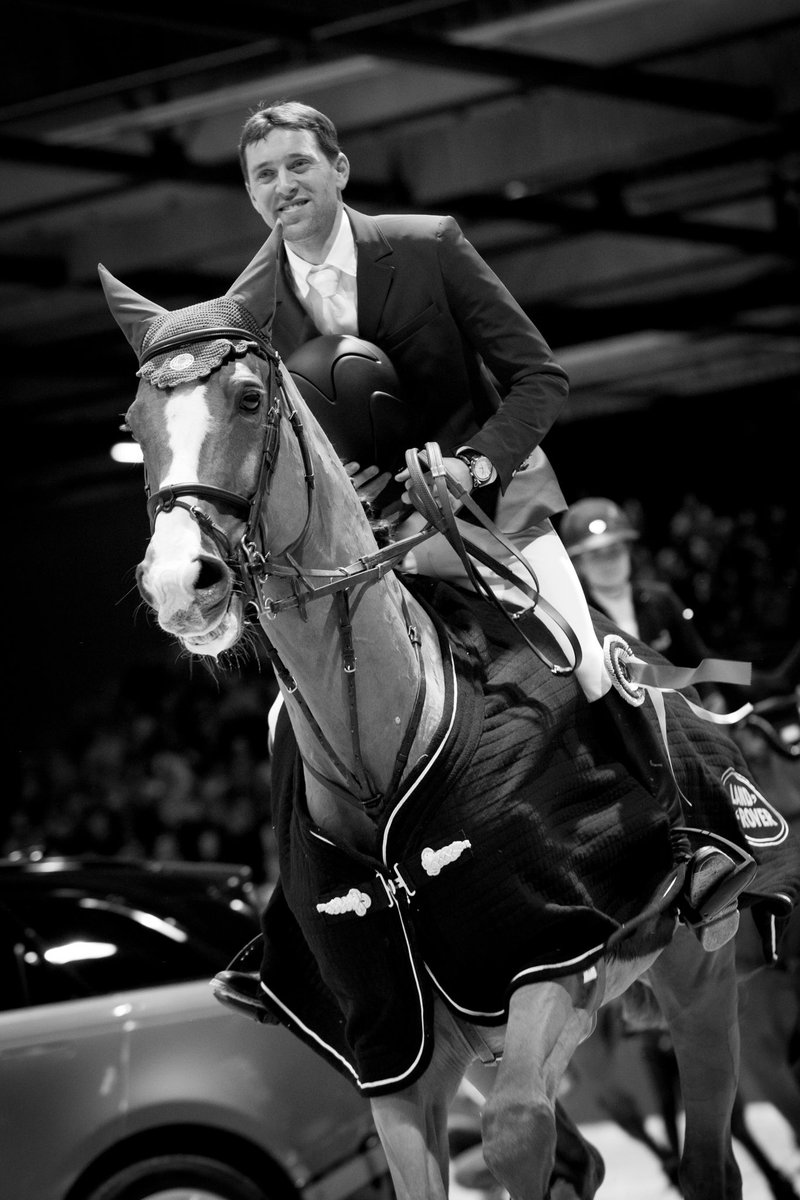 SimonDelestre's tweet photo. Le week-end à Bordeaux se termine bien 😊 superbe 3ème place de Gain Line dans le Grand Prix de la ville après deux parcours magnifiques 👌🏻 #jumpingbordeaux #feiwc #hermes #showjumping 📸 @jessik_r https://t.co/HvD7SF2A0T