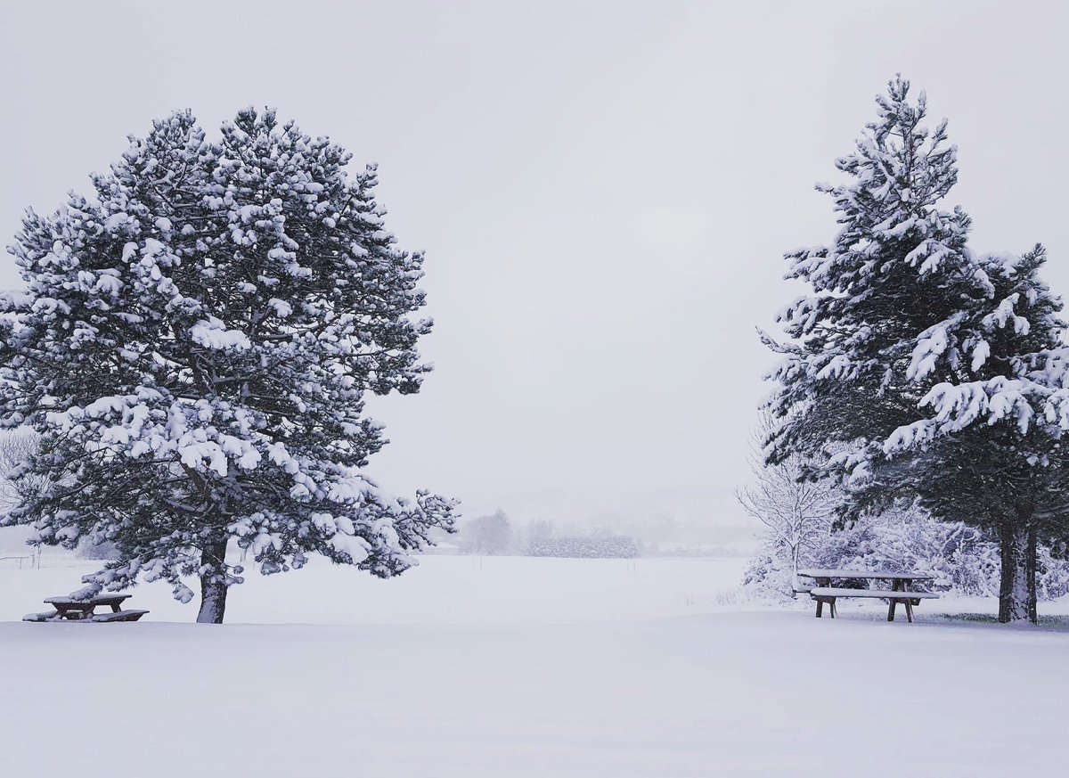 La neige est sur le Pays de Salut! 
#pyreneesaudoises