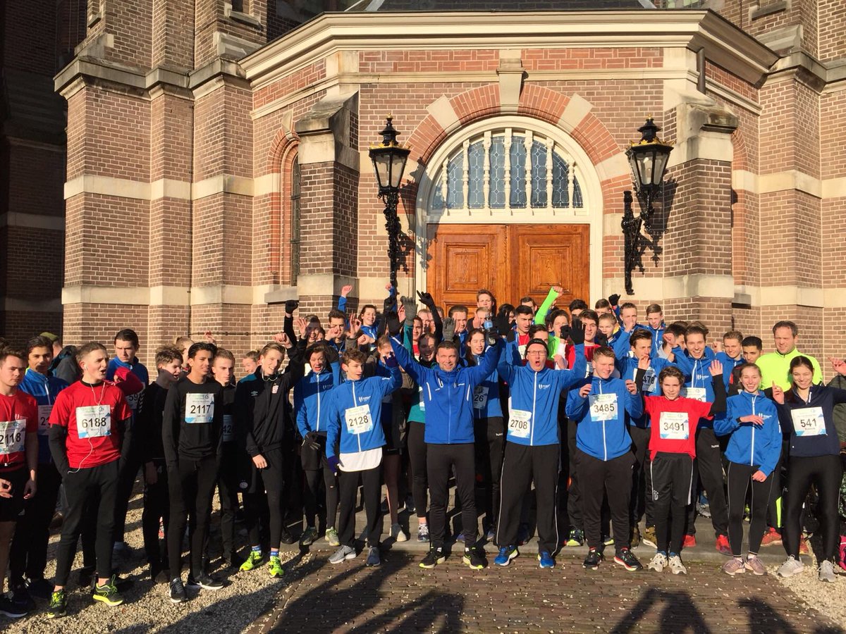 Vandaag liepen ruim 100 leerlingen en docenten mee met de acht van Apeldoorn tijdens de @MW_Marathon #toppers